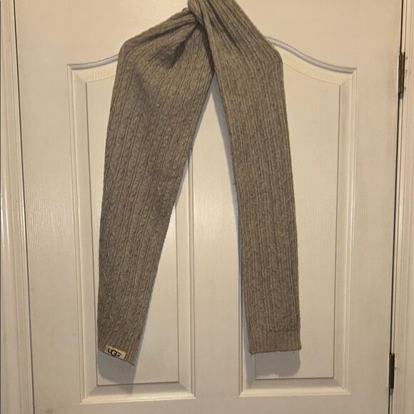 UGG Gray Knit Scarf - Picture 1 of 3